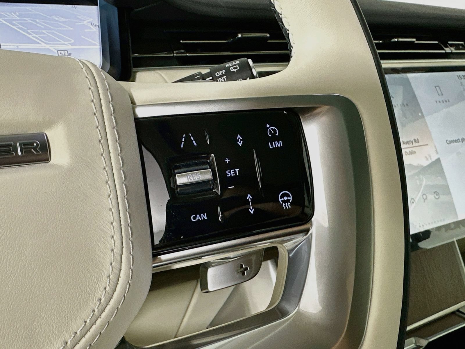 New 2026 Land Rover Range Rover Long Wheelbase SE AWD/4WD image 19