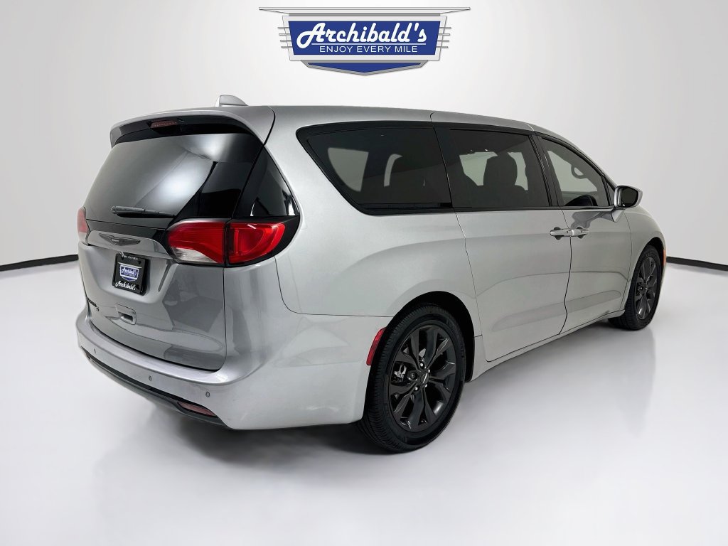 Used 2020 Chrysler Pacifica Touring w/ S Appearance Package FWD image 8