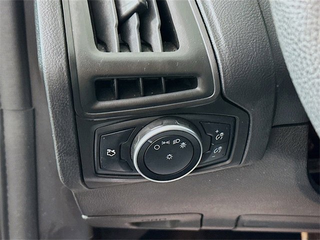 Used 2016 Ford Focus SE image 10