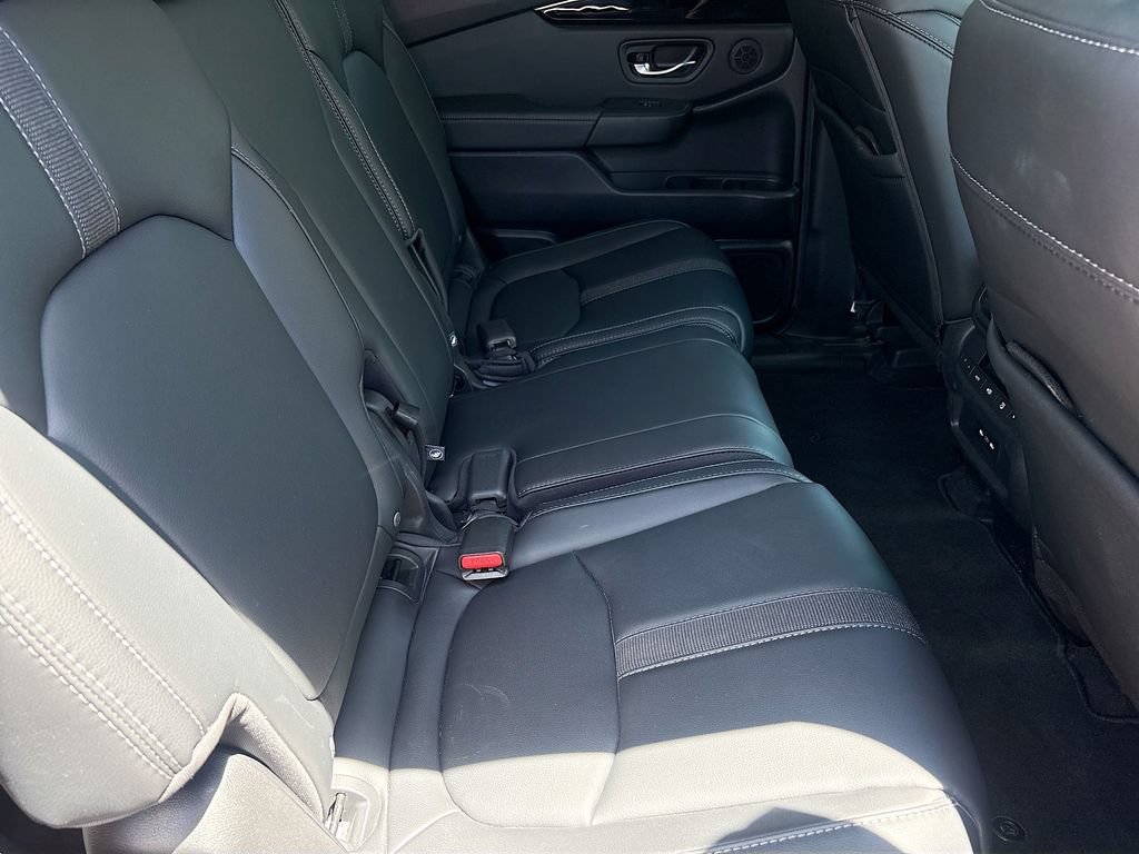Used 2025 Honda Pilot Touring image 29