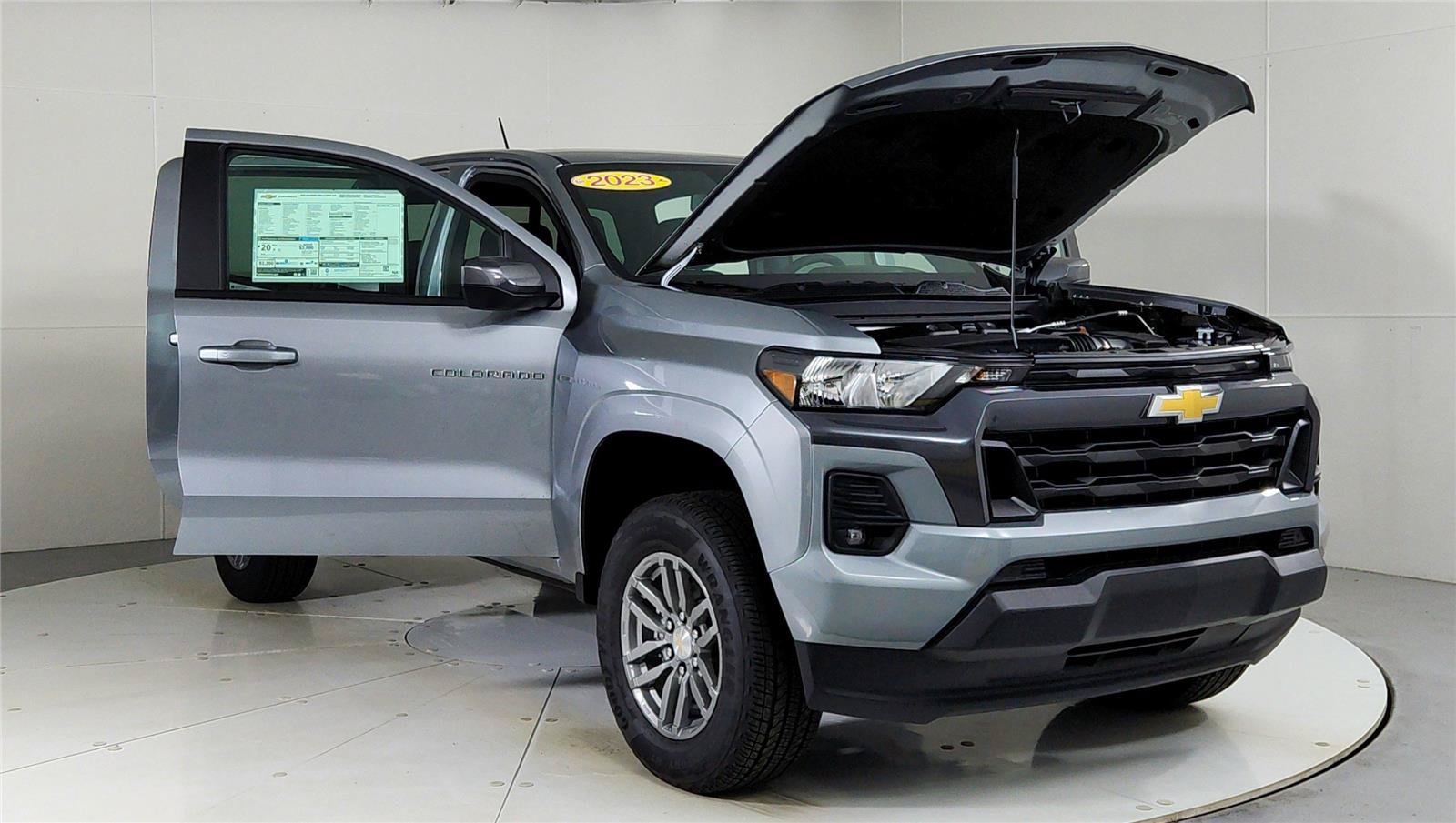 Used 2023 Chevrolet Colorado LT w/ LT Convenience Package II RWD image 9