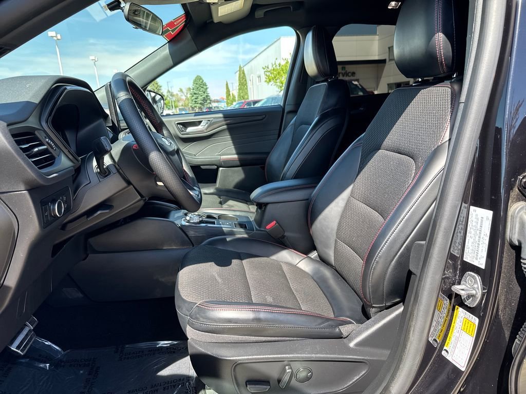 Used 2024 Ford Escape ST-Line w/ Tech Pack #1 AWD/4WD image 13