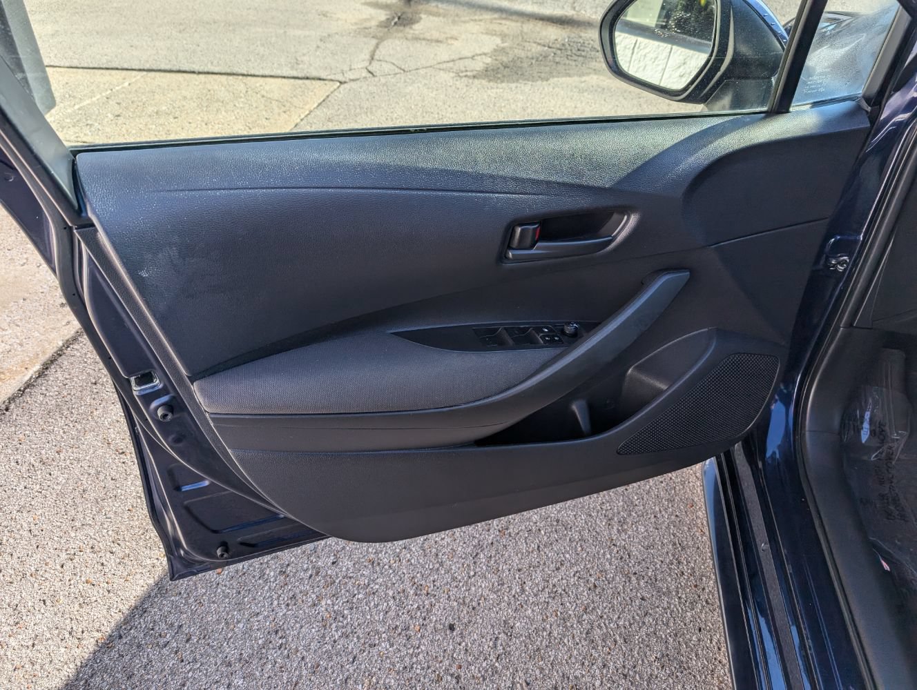 Used 2023 Toyota Corolla LE FWD image 11