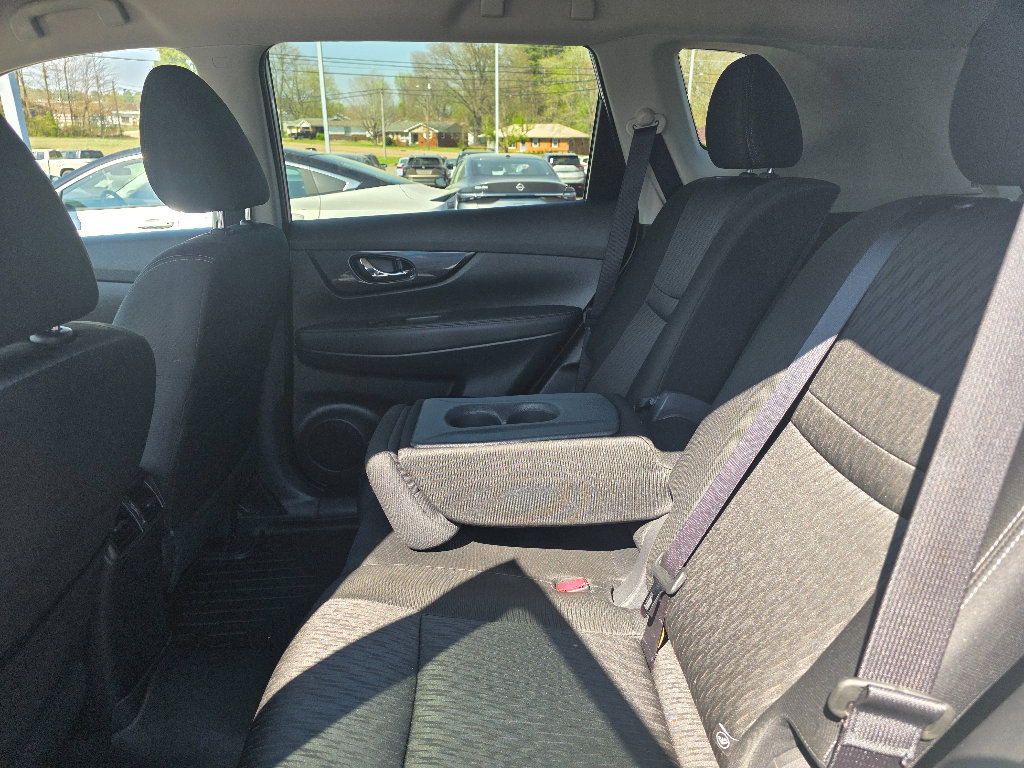 Used 2020 Nissan Rogue SV image 14