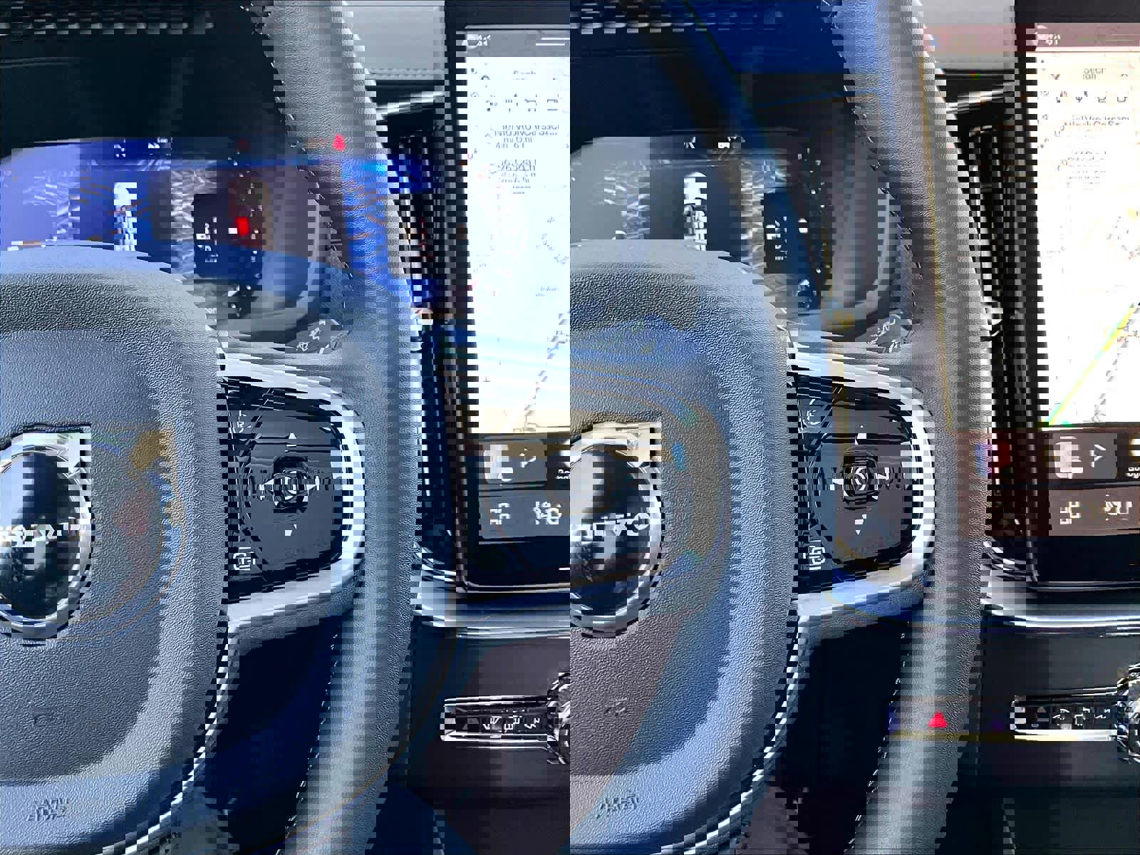 Used 2025 Volvo XC90 B5 Core w/ Protection Package Premier AWD/4WD image 21