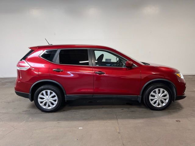 Used 2016 Nissan Rogue S image 2