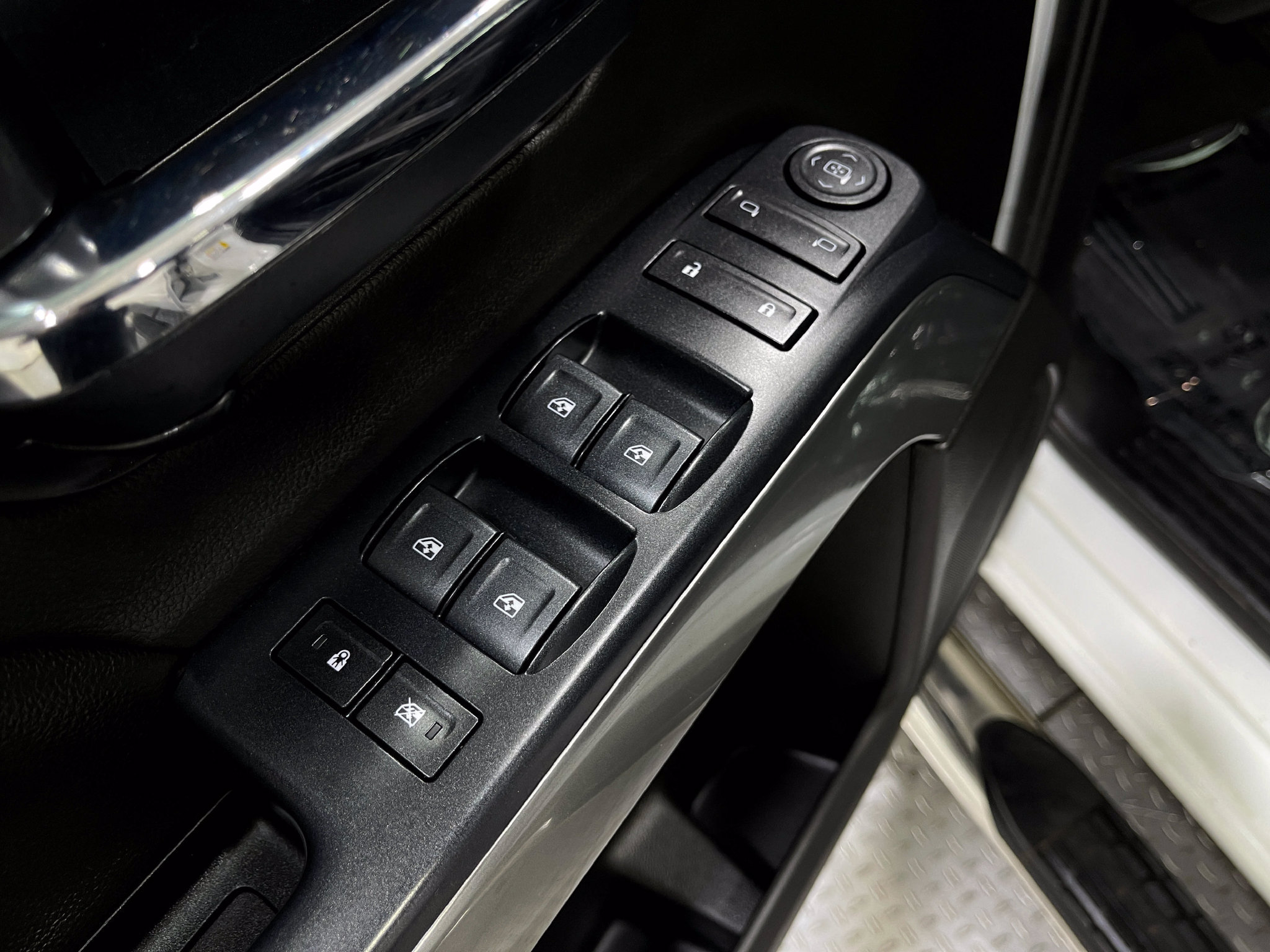 Used 2019 Chevrolet Silverado 1500 LT w/ All Star Edition AWD/4WD image 14