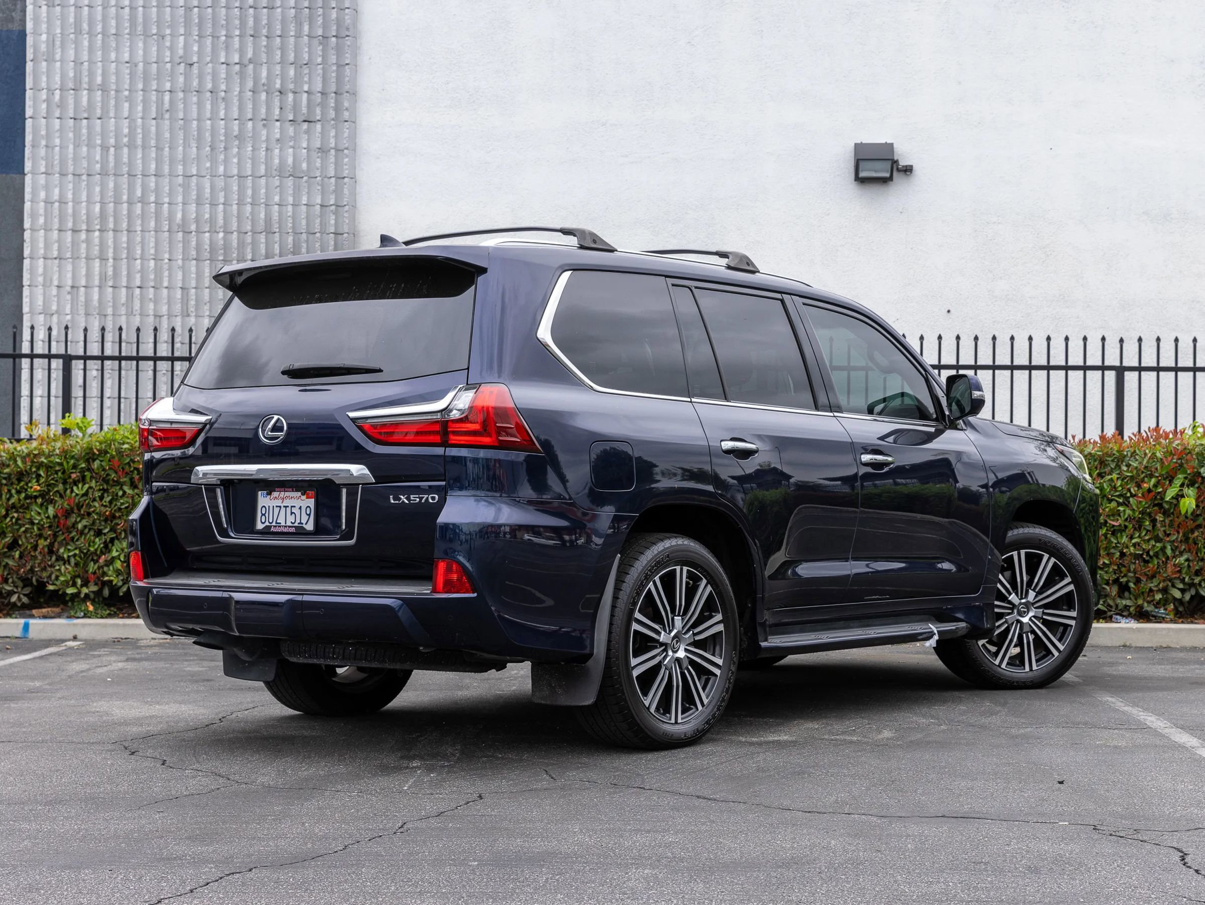 Used 2021 Lexus LX 570 4WD w/ Luxury Package image 9