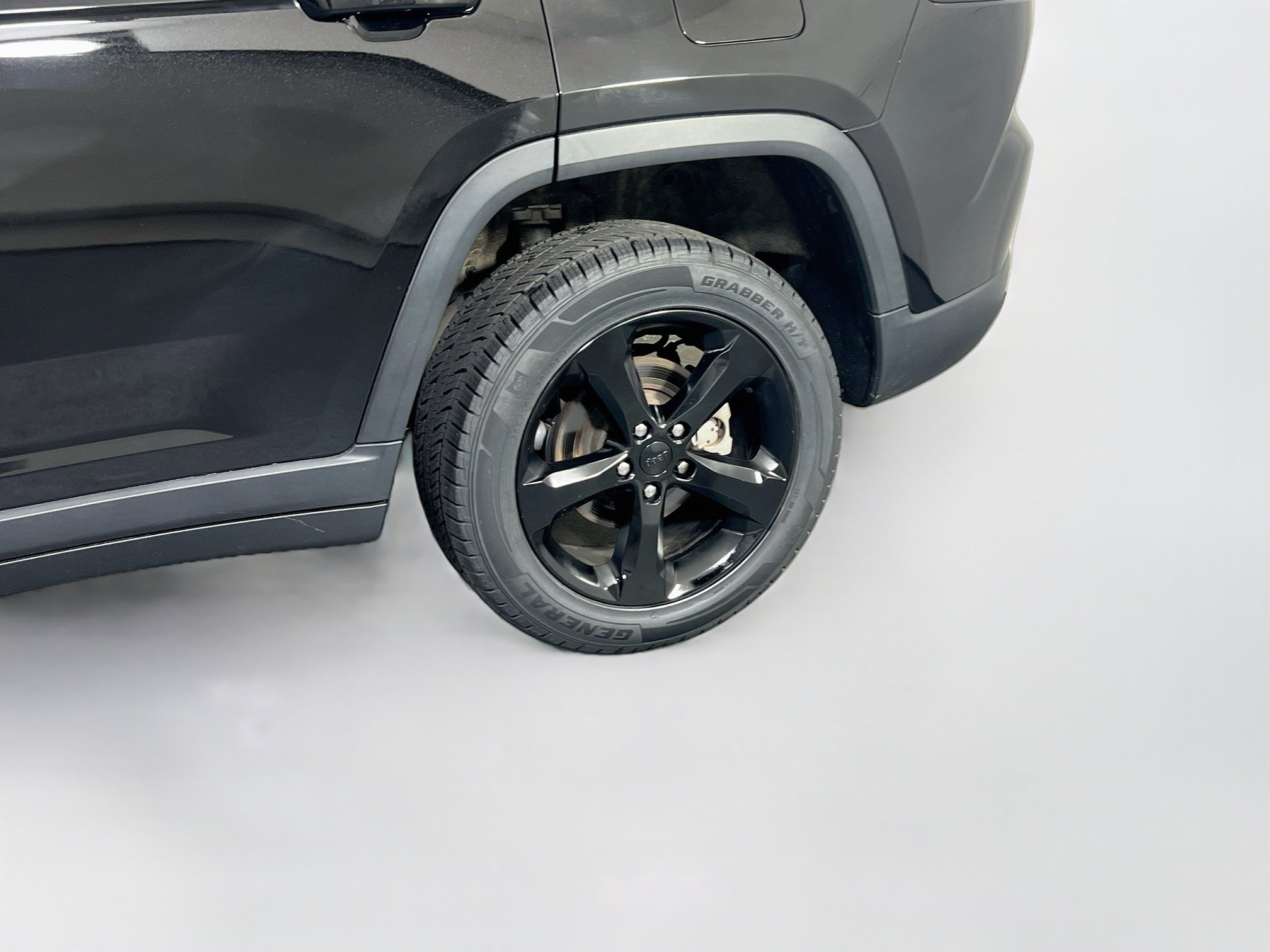 Used 2023 Jeep Grand Cherokee Altitude AWD/4WD image 30