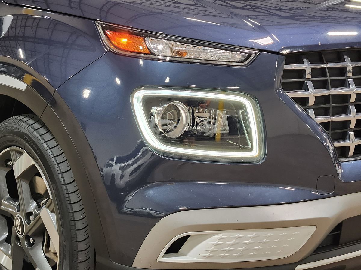 Used 2021 Hyundai Venue FWD image 13