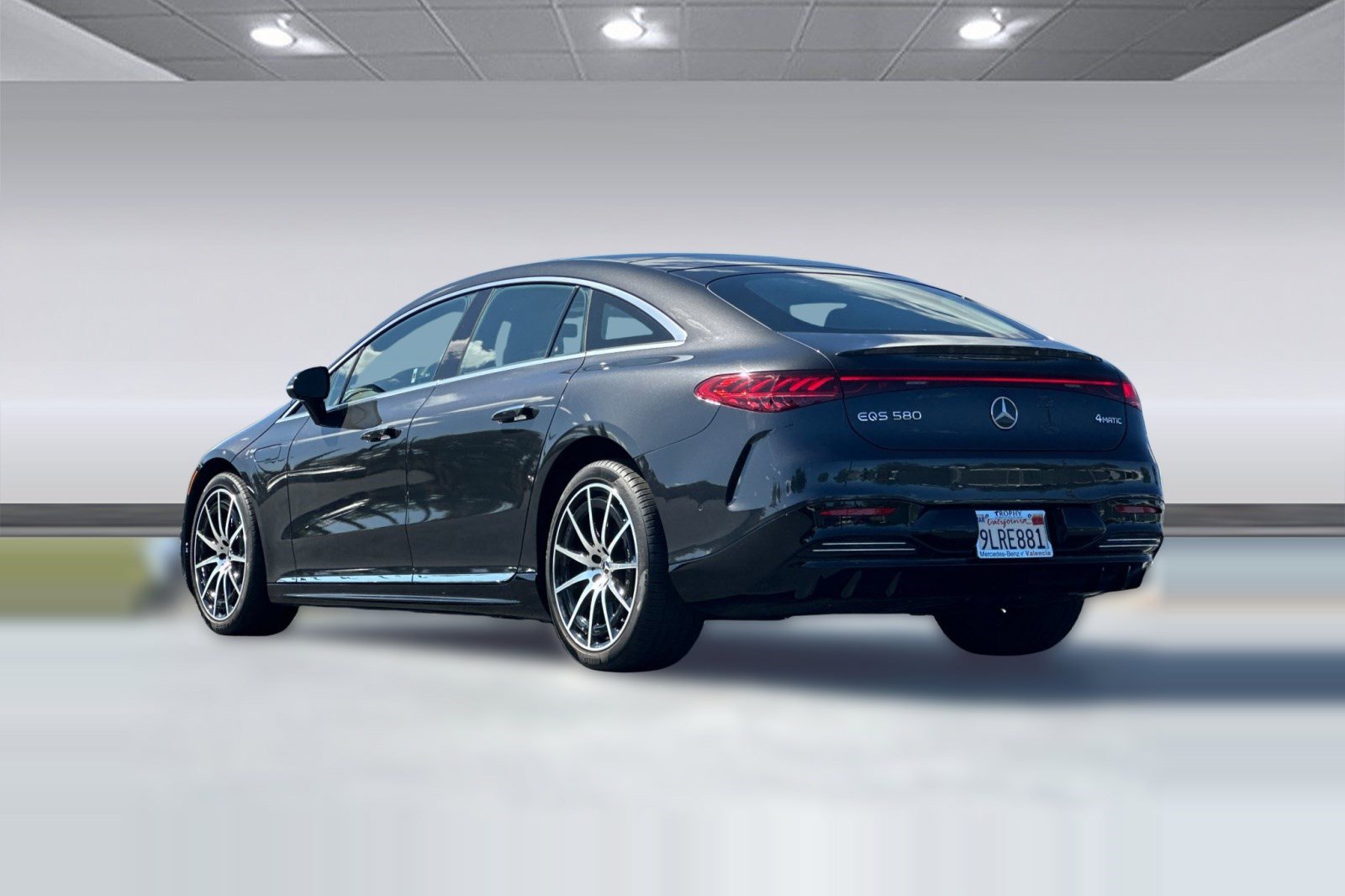 Used 2023 Mercedes-Benz EQS 580 4MATIC Sedan image 3