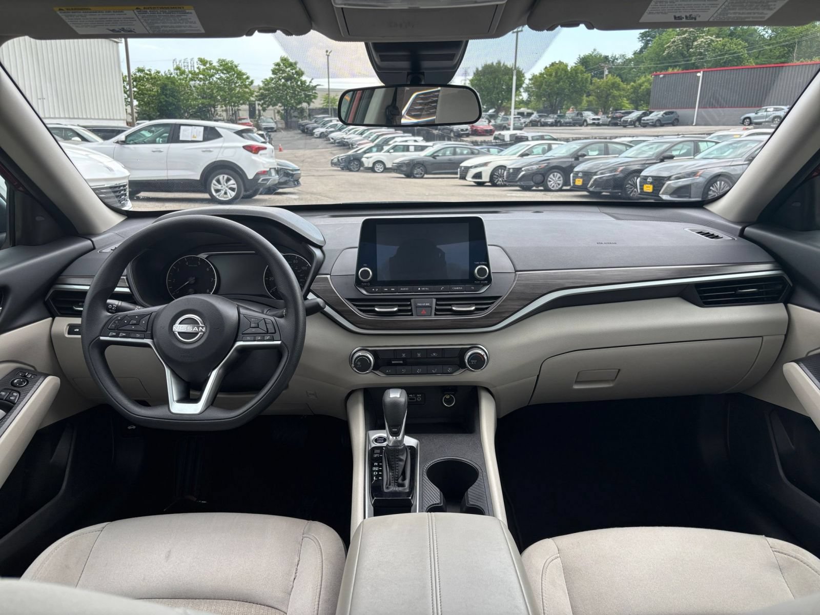Used 2025 Nissan Altima 2.5 SV FWD image 27