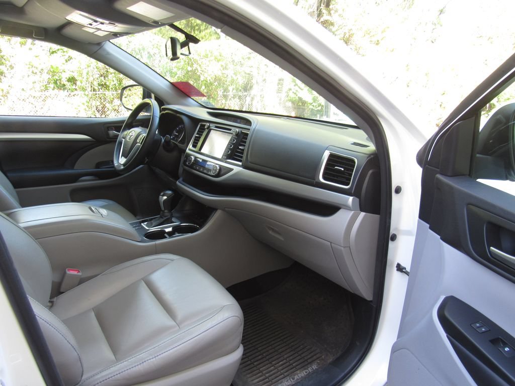 Certified 2016 Toyota Highlander XLE AWD/4WD image 18