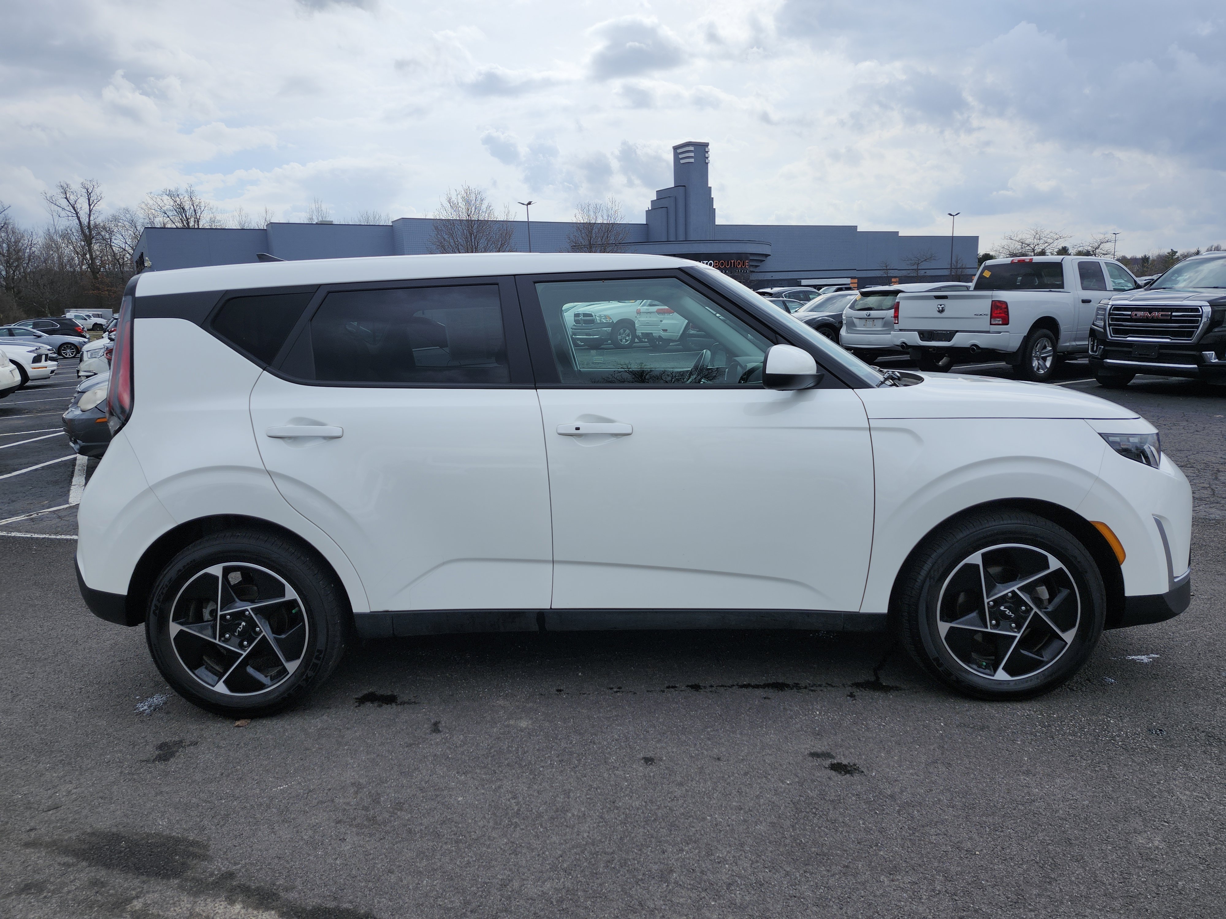 Used 2023 Kia Soul EX image 19