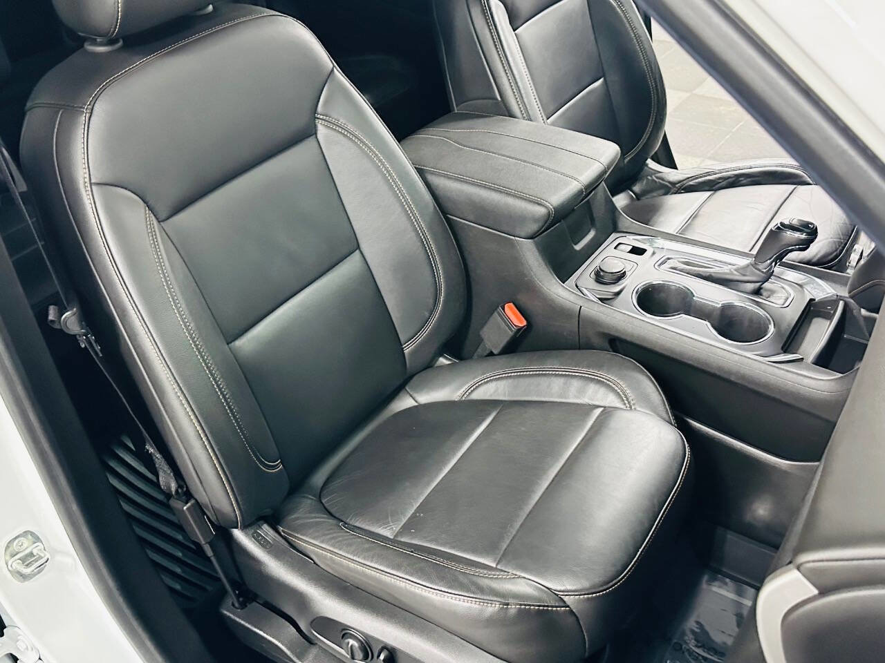 Used 2020 Chevrolet Traverse LT w/ LT Premium Package AWD/4WD image 25