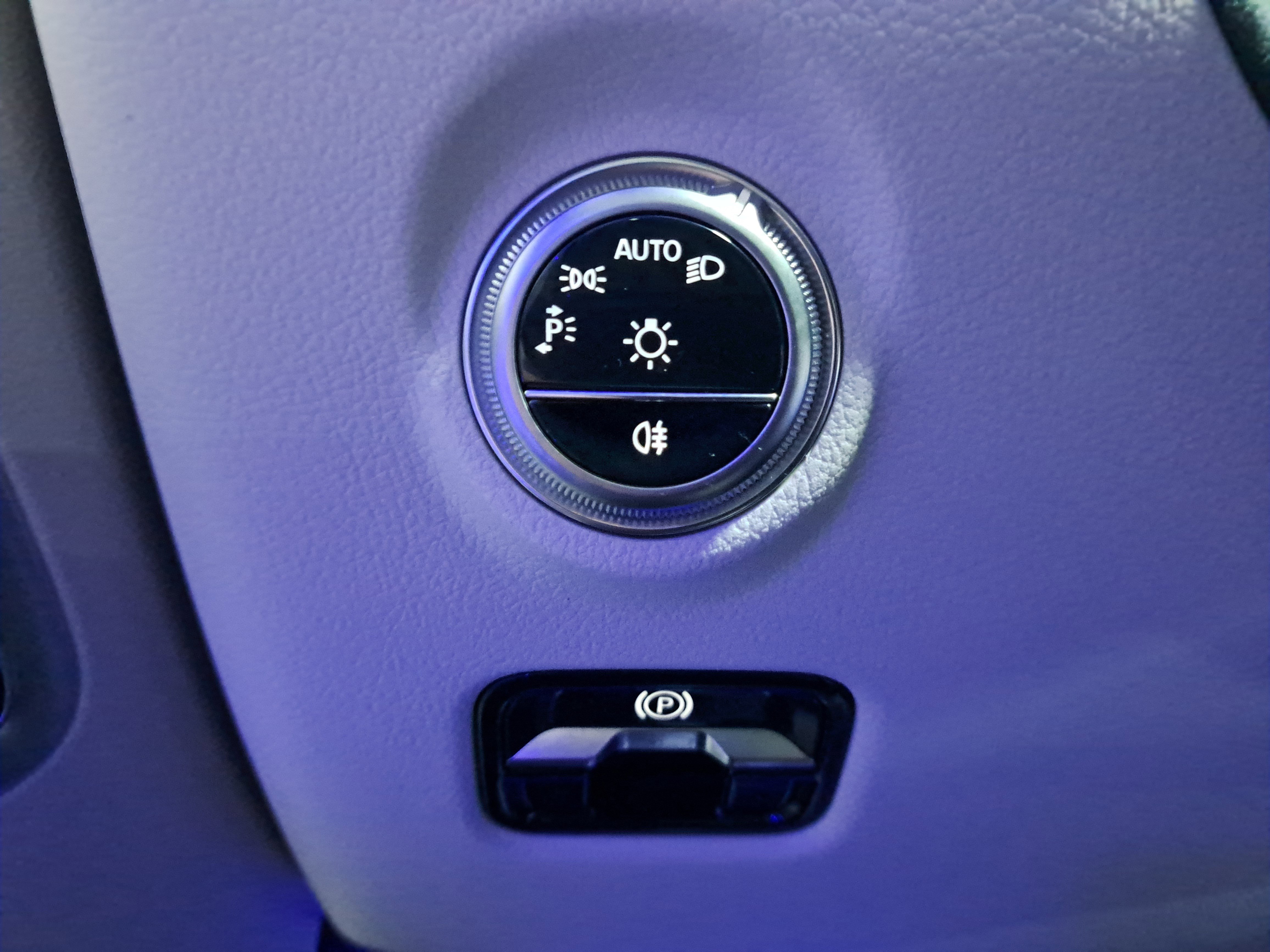 Certified 2025 Mercedes-Benz C 300 Sedan image 28