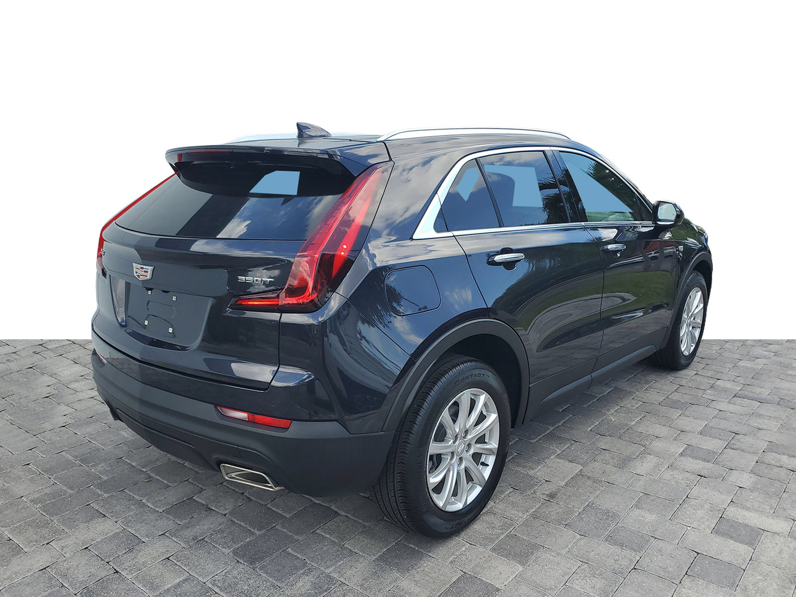 Certified 2023 Cadillac XT4 Luxury w/ Cold Weather Package FWD image 6