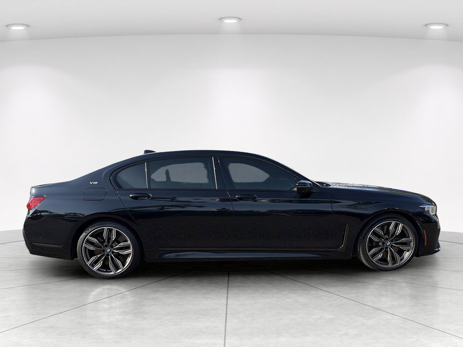 Used 2022 BMW M760i xDrive AWD/4WD image 3