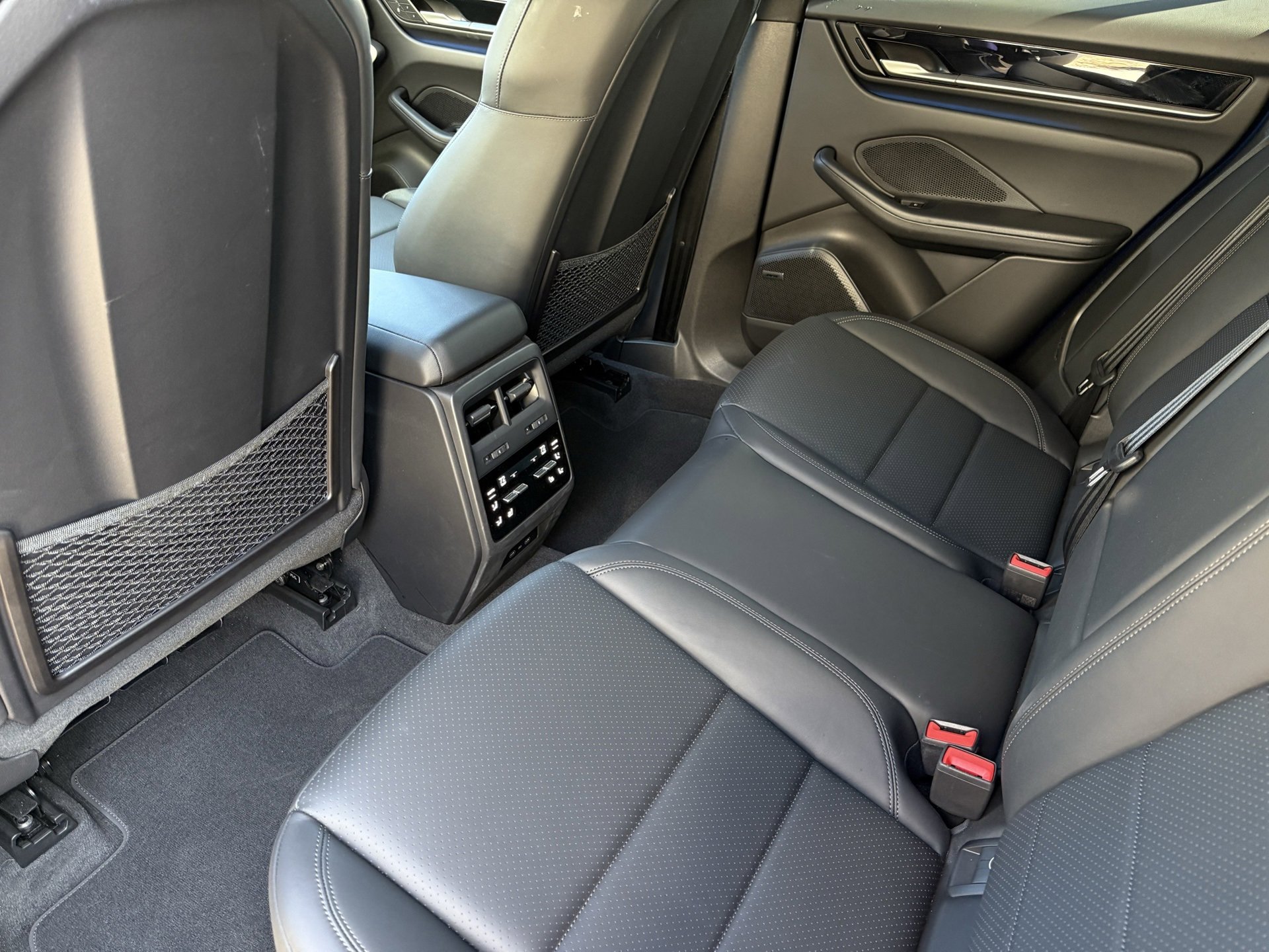 Used 2025 Porsche Macan Electric image 29