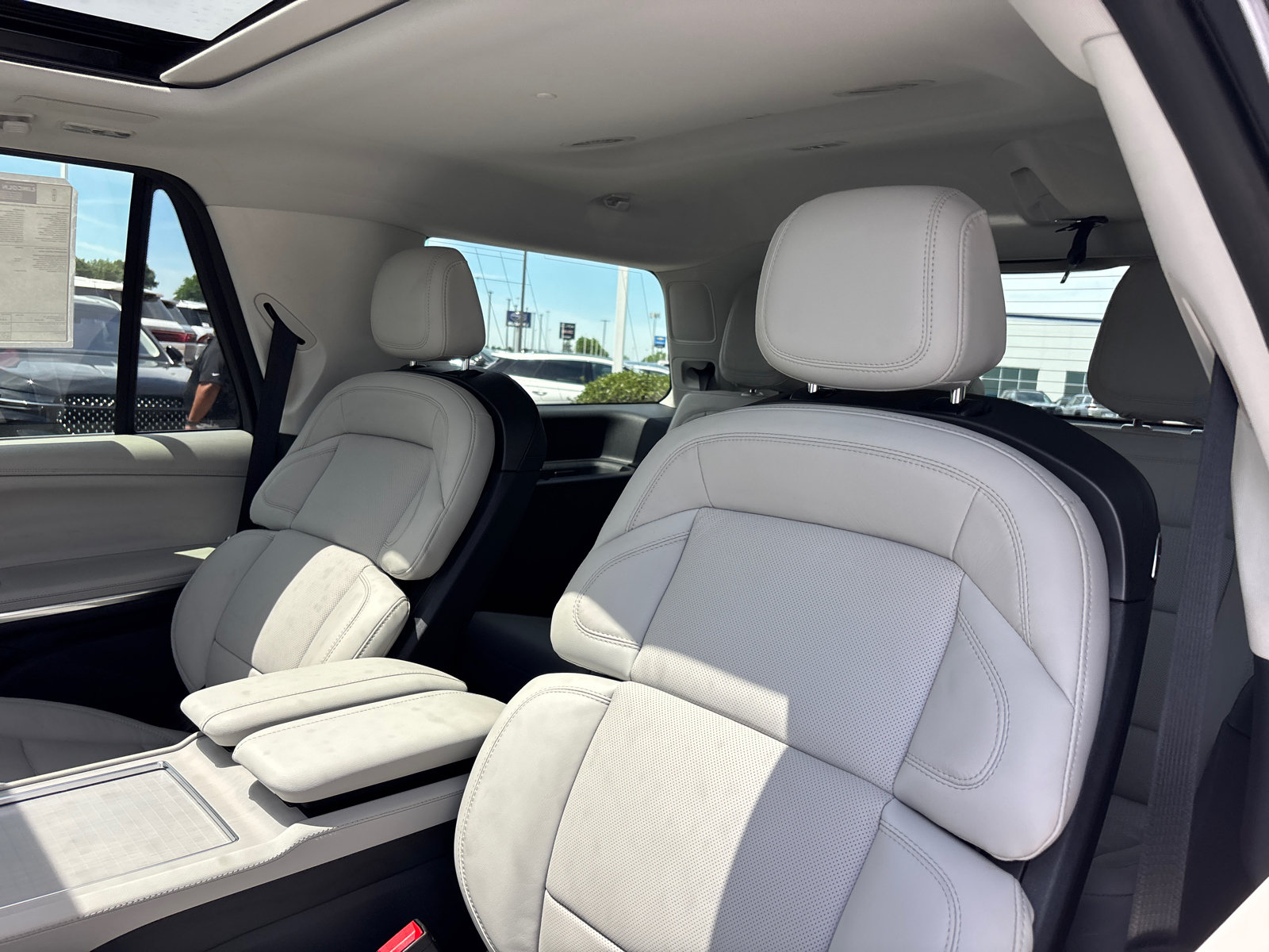 New 2026 Lincoln Navigator Reserve AWD/4WD image 26