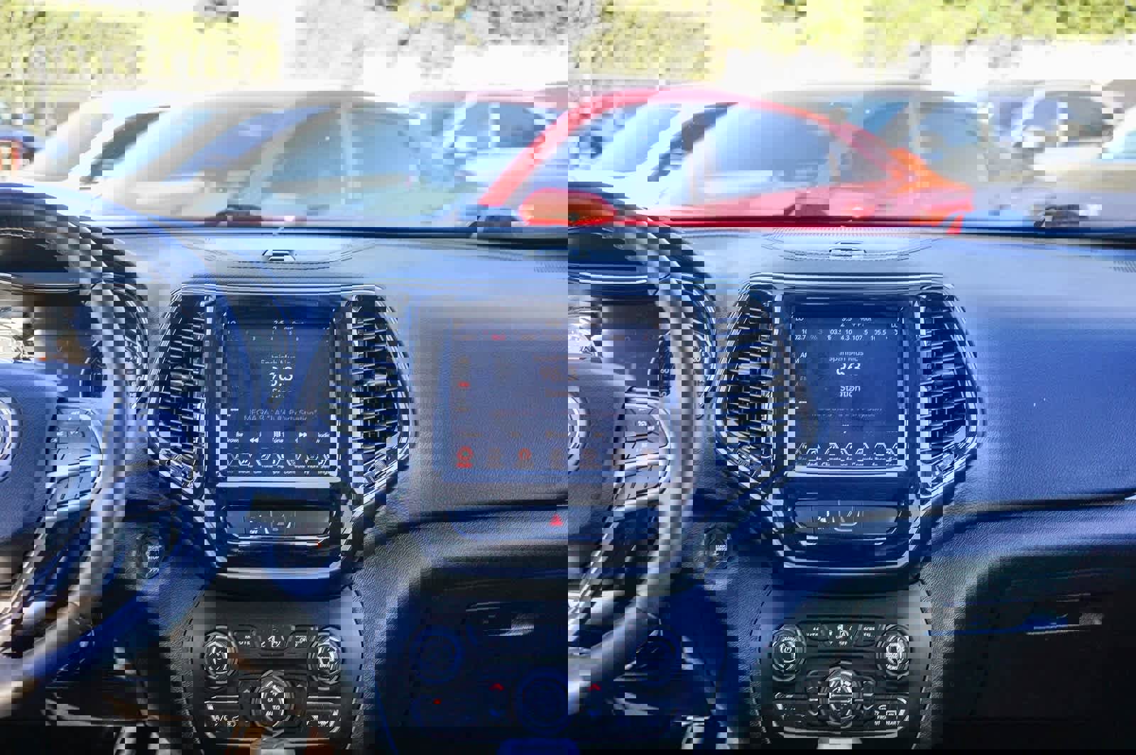 Used 2019 Jeep Cherokee Limited image 12