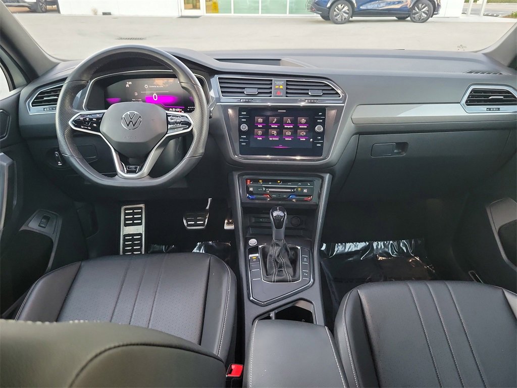 Certified 2024 Volkswagen Tiguan SE R-Line image 9