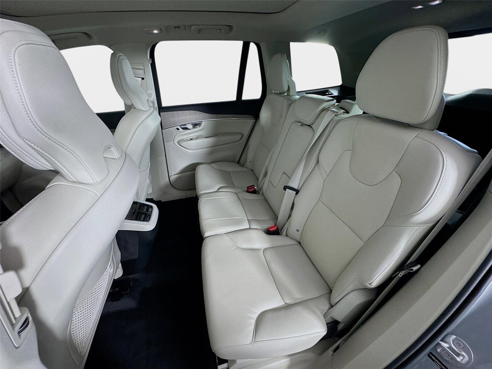 Used 2025 Volvo XC90 B6 Plus w/ Protection Package Premier AWD/4WD image 24