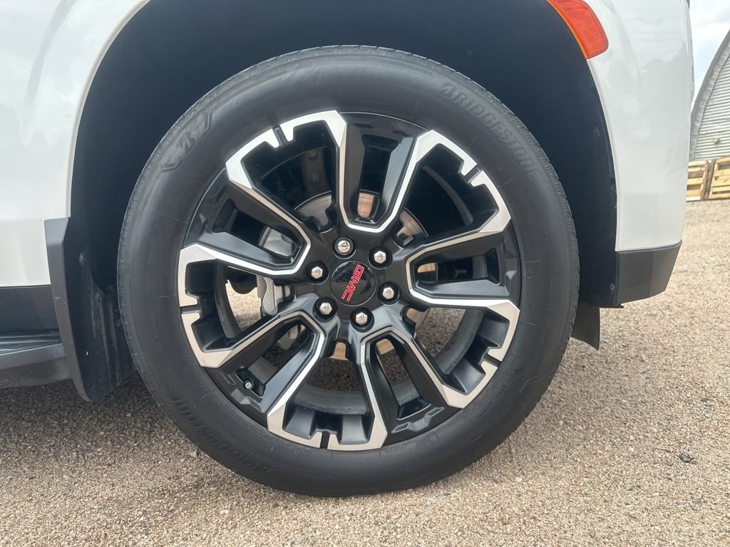 Used 2023 GMC Yukon SLT w/ SLT Premium Package AWD/4WD image 11