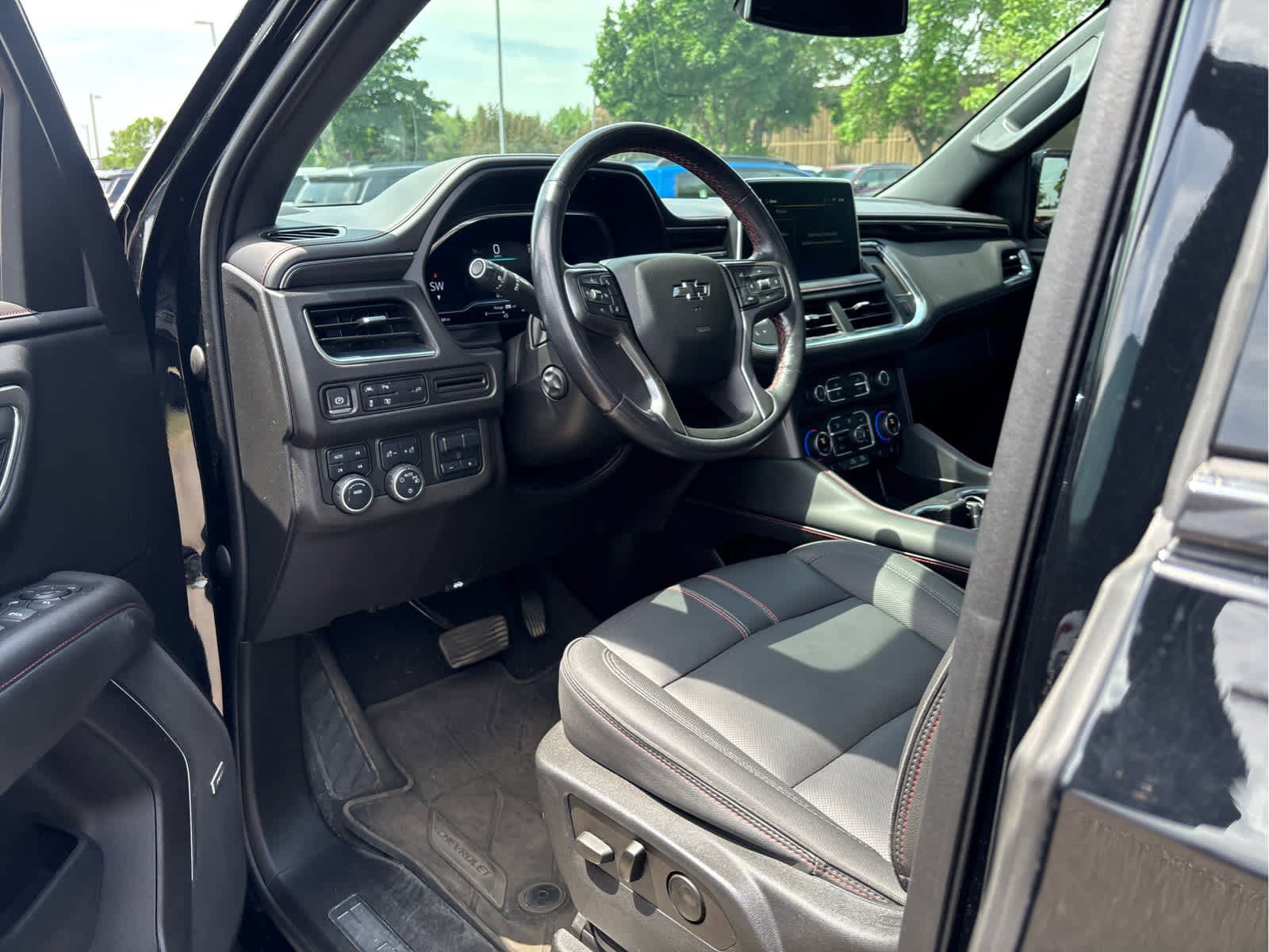 Used 2022 Chevrolet Suburban RST w/ Sport Performance Package AWD/4WD image 7