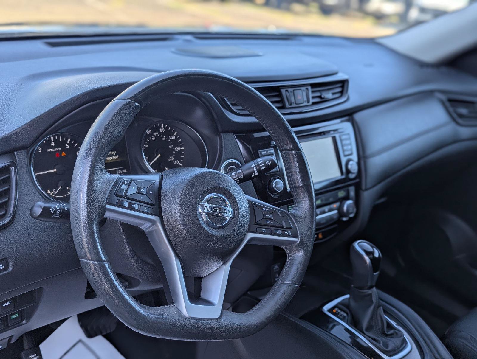 Used 2017 Nissan Rogue SL w/ SL Premium Package AWD/4WD image 16