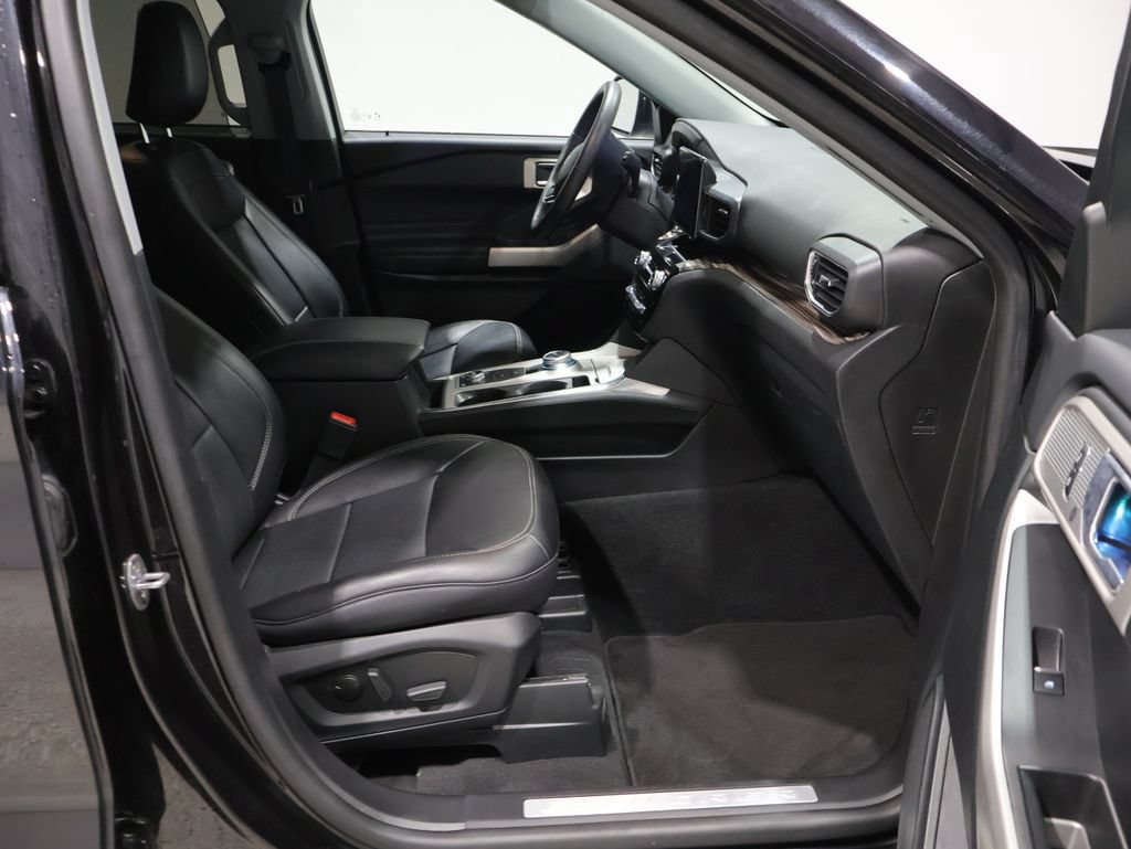 Used 2024 Ford Explorer Limited w/ Equipment Group 301A AWD/4WD image 22