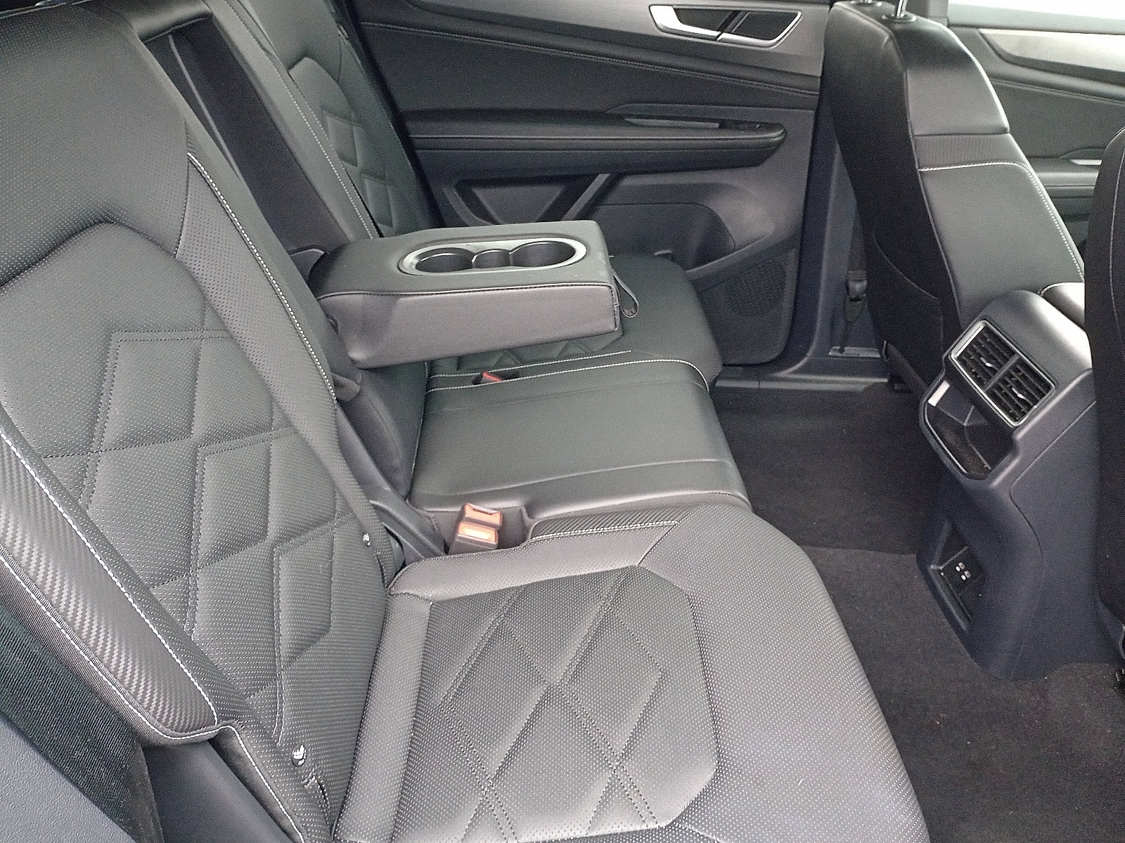 Used 2025 Volkswagen Atlas Cross Sport SE image 8