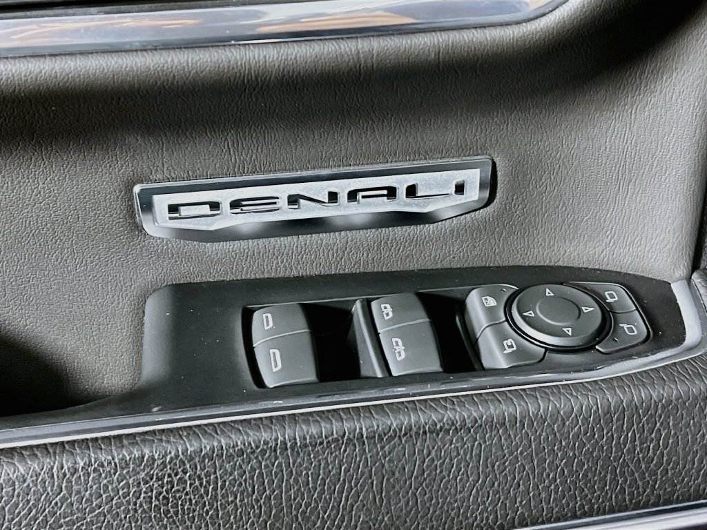 Used 2023 GMC Sierra 1500 Denali w/ Denali Reserve Package AWD/4WD image 16