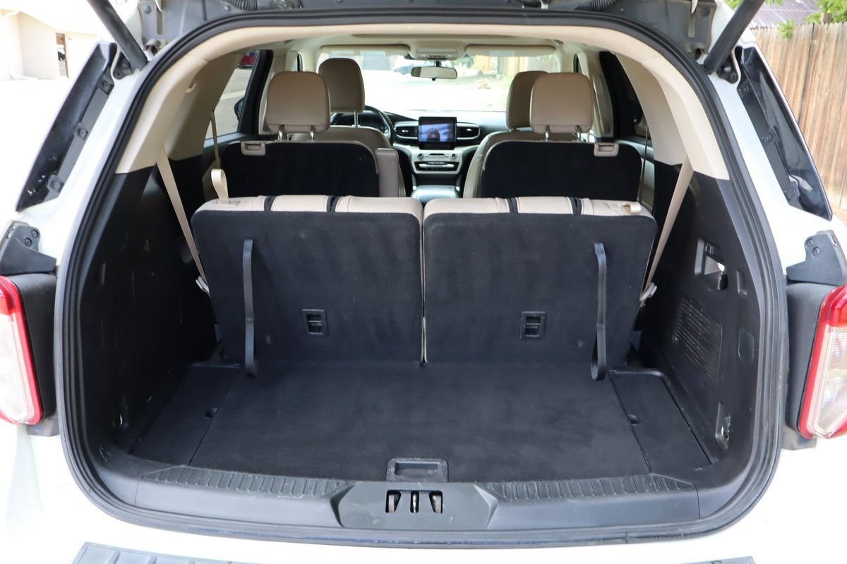 Used 2021 Ford Explorer XLT w/ Equipment Group 202A AWD/4WD image 14