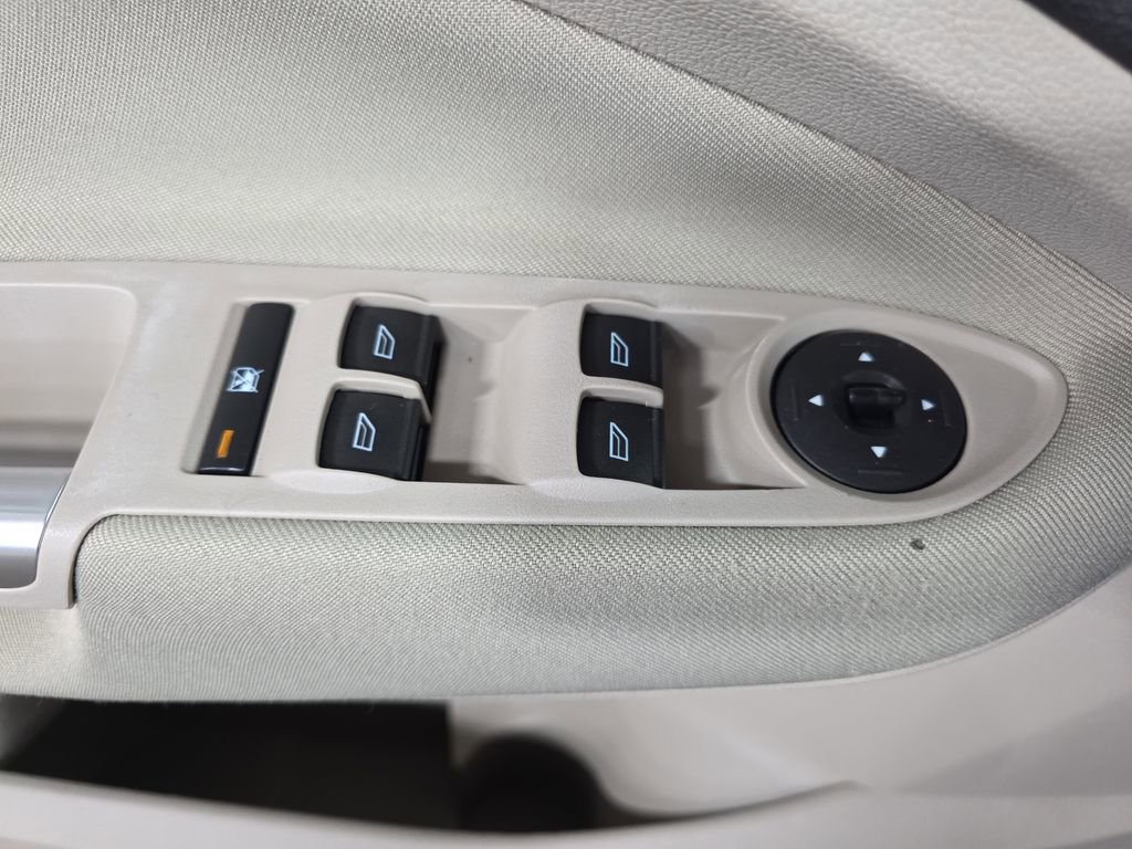 Used 2013 Ford Escape SE image 25