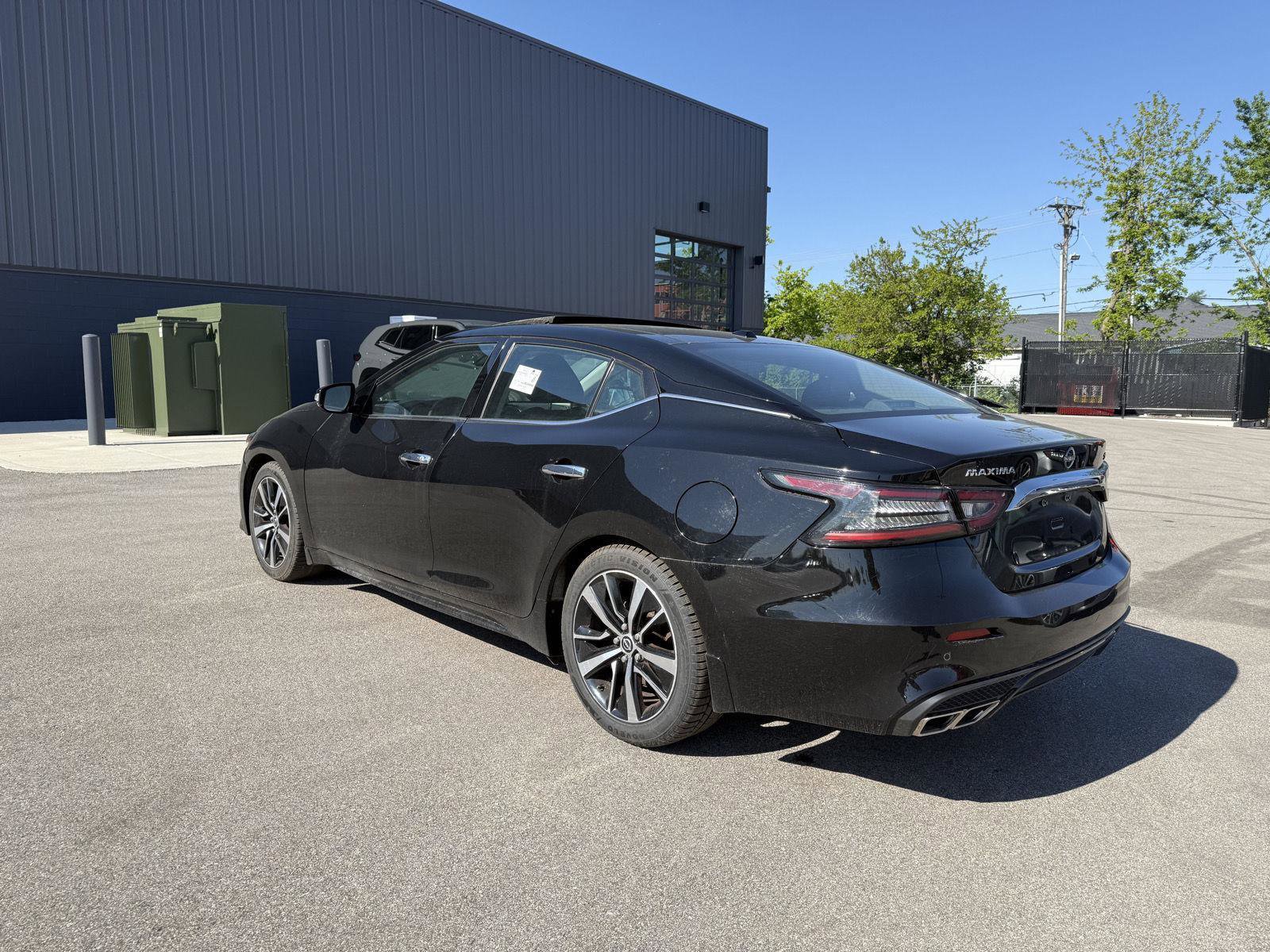 Used 2023 Nissan Maxima SL FWD image 3