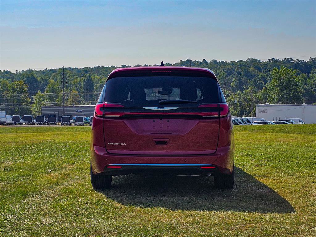 New 2026 Chrysler Pacifica Select image 5