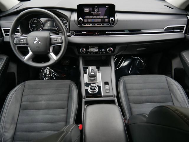 Used 2023 Mitsubishi Outlander ES FWD image 13