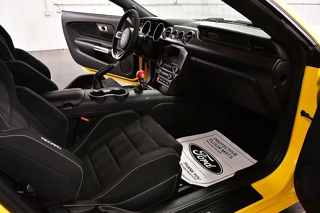Used 2016 Ford Mustang Shelby GT350 w/ Track Package image 26
