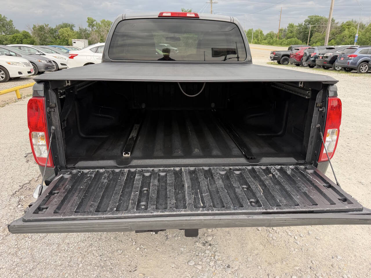 Used 2012 Nissan Frontier SV w/ SV Premium Utility Pkg AWD/4WD image 17