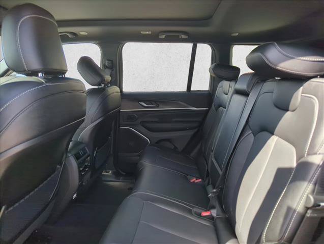 Used 2026 Jeep Grand Cherokee Limited AWD/4WD image 13