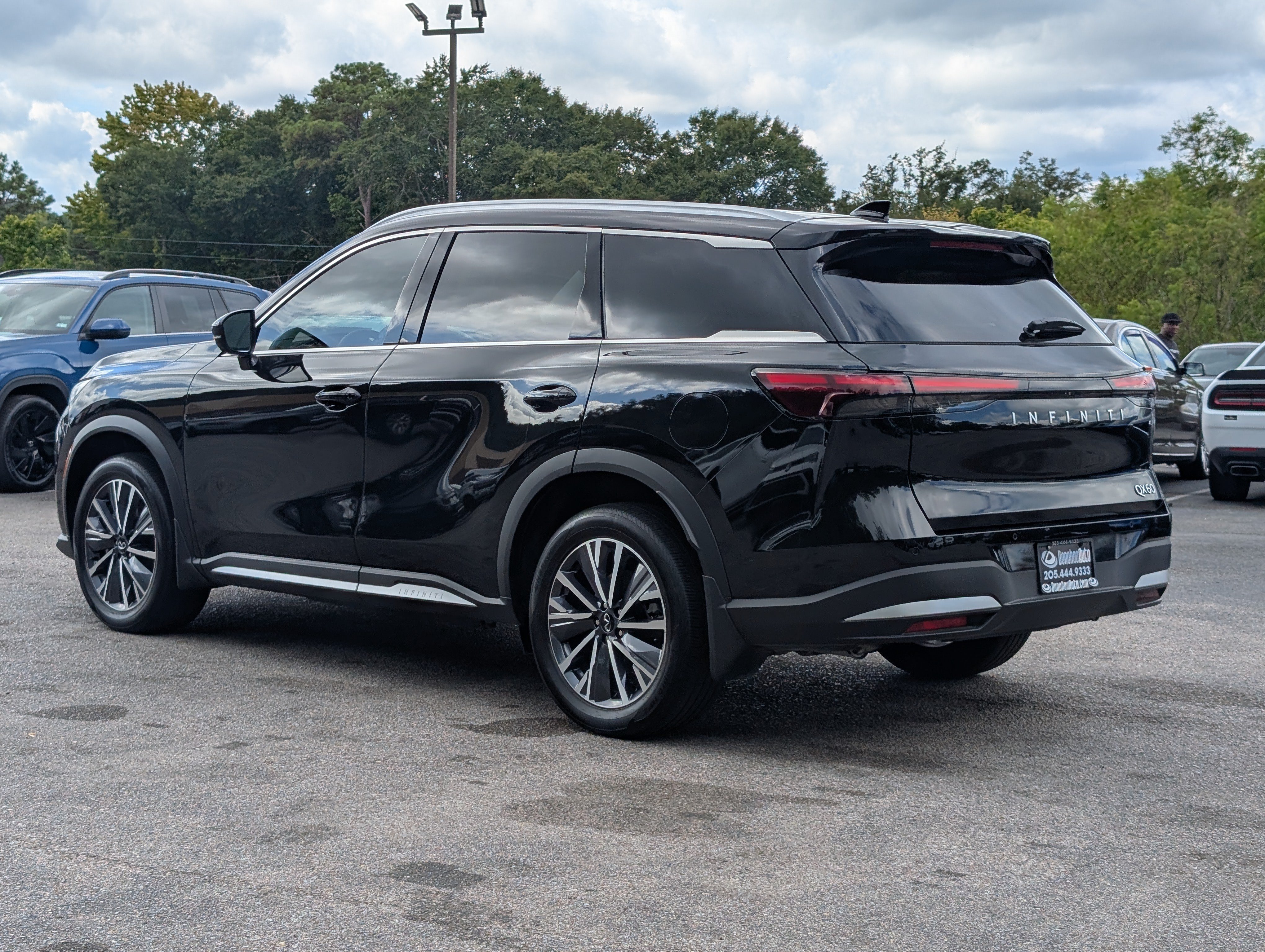 Used 2026 INFINITI QX60 Luxe w/ Cargo Package FWD image 7
