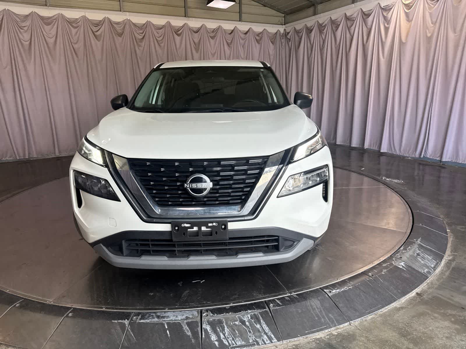 Used 2023 Nissan Rogue S AWD/4WD image 2
