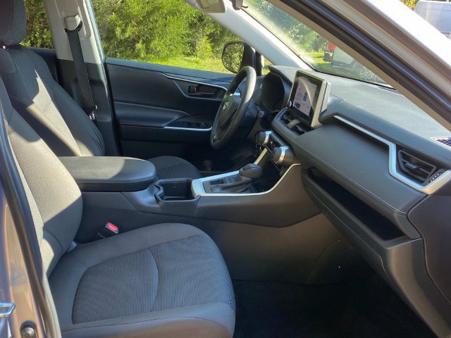 Used 2025 Toyota RAV4 LE AWD/4WD image 32