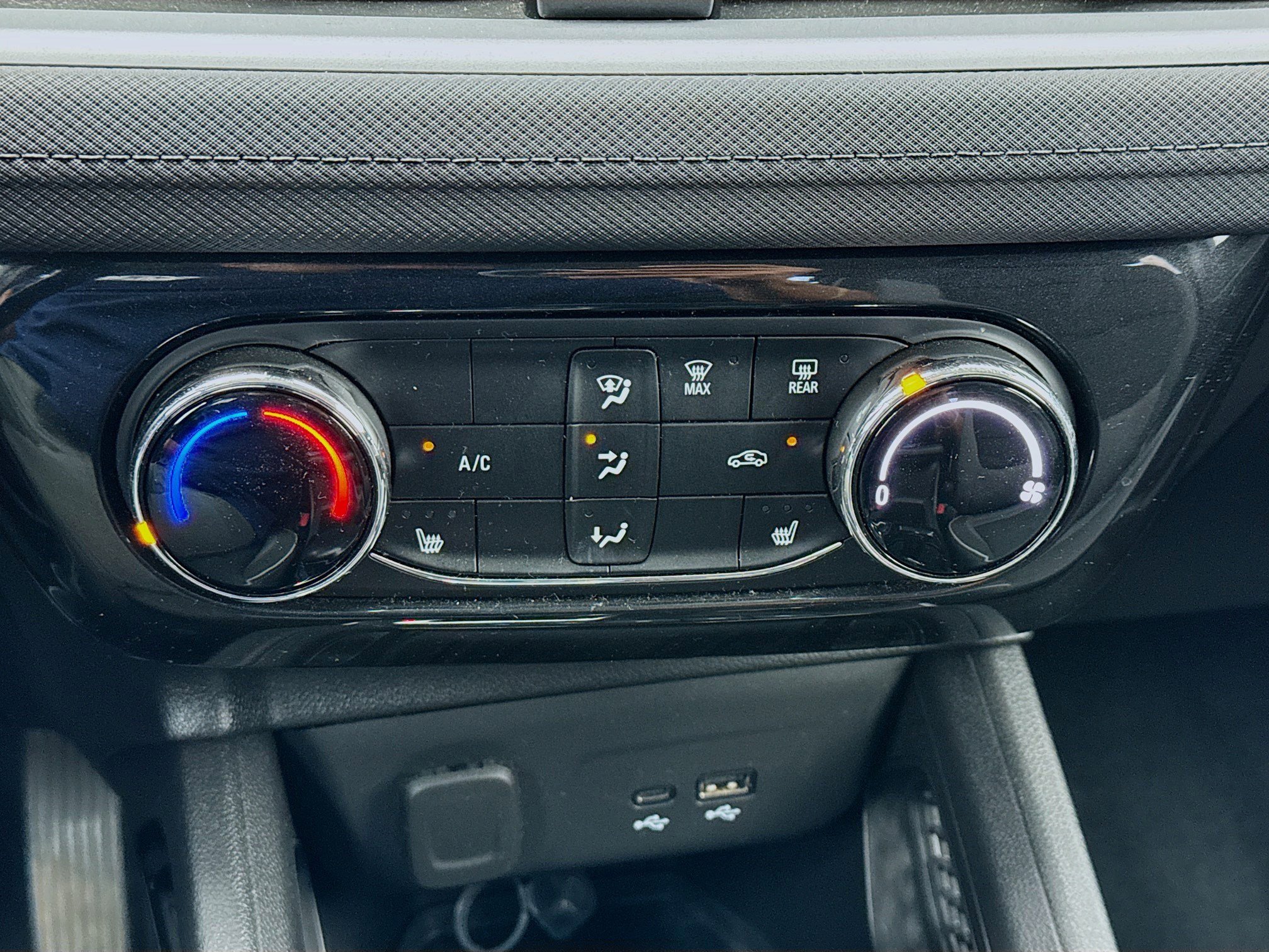 Used 2024 Chevrolet TrailBlazer LT w/ LT Cold Weather Package image 12