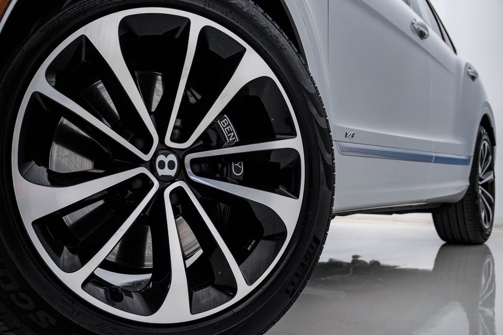 Used 2022 Bentley Bentayga AWD/4WD image 5