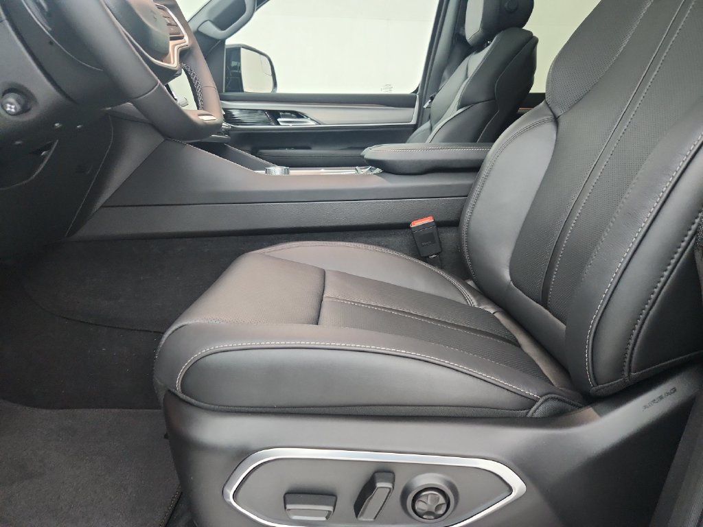 New 2026 Jeep Grand Wagoneer Limited AWD/4WD image 19