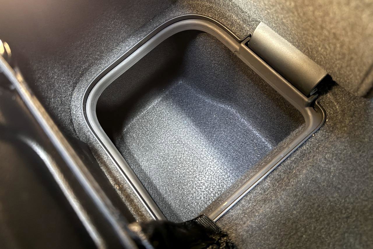 Used 2018 Chevrolet Corvette Stingray Convertible w/ 3LT Preferred Equipment Group image 55