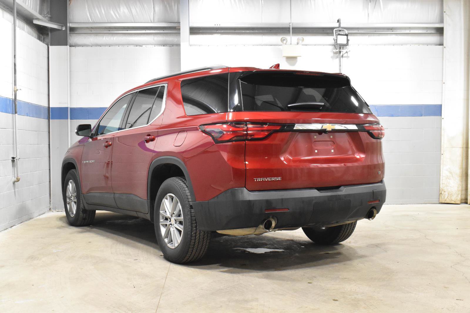 Used 2023 Chevrolet Traverse LT image 28