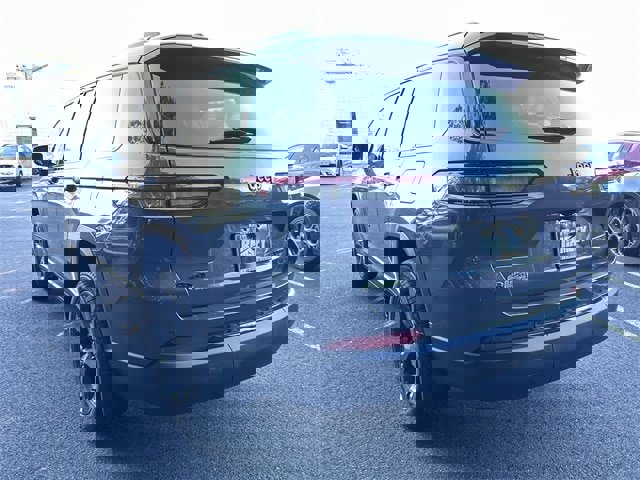 New 2025 Jeep Grand Cherokee L Limited w/ Black Appearance Package image 6